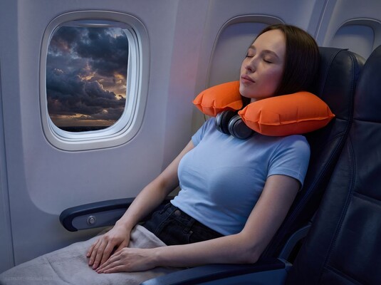 Надувная подушка под шею в чехле Sleep, оранжевая